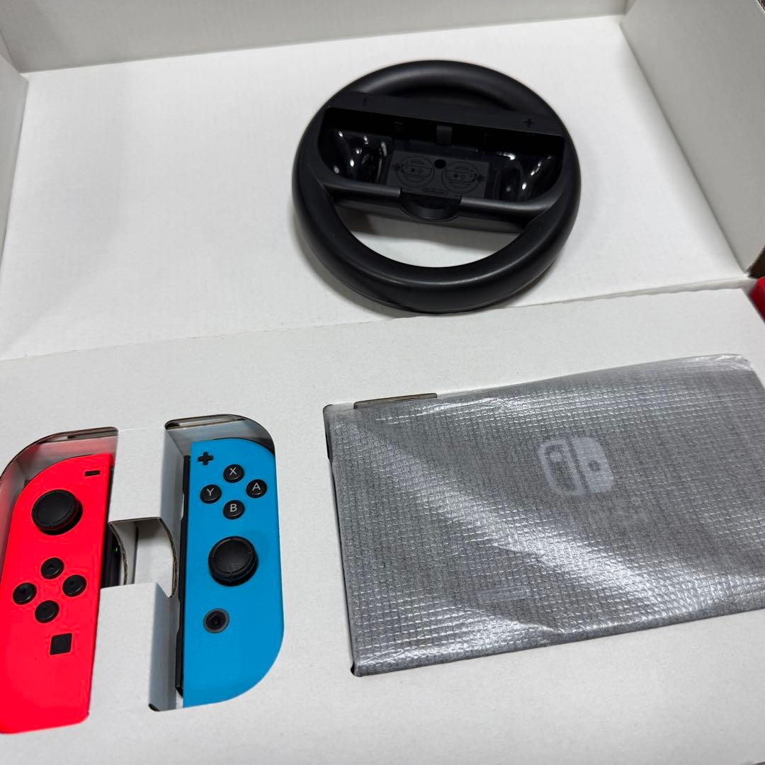 Nintendo Switch 本体 + Joy-Conコントローラー