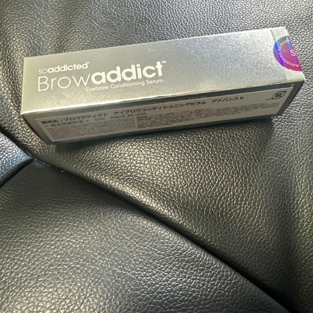 ブロウアディクト　アイブロウコンディショニングセラム