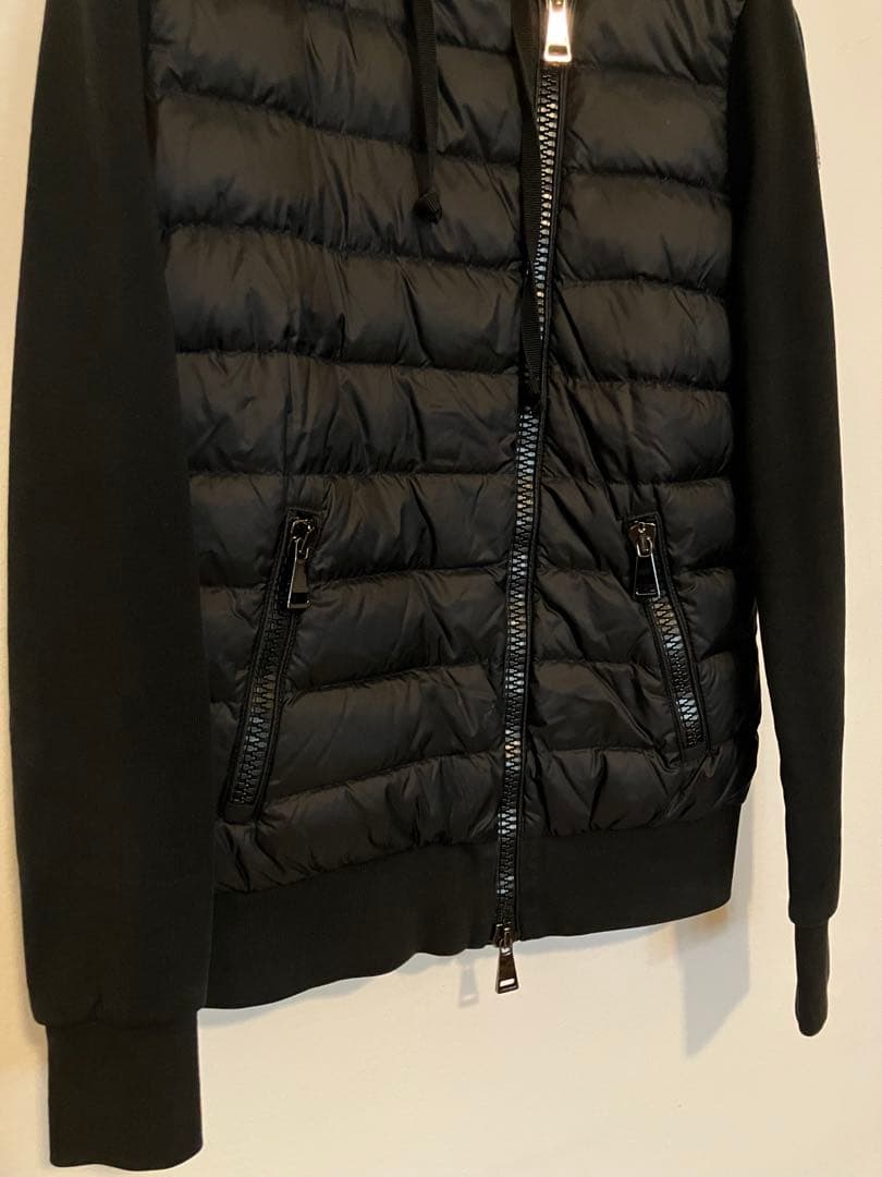 Moncler モンクレール　ダウンとコンビのパーカー　斜めジップ