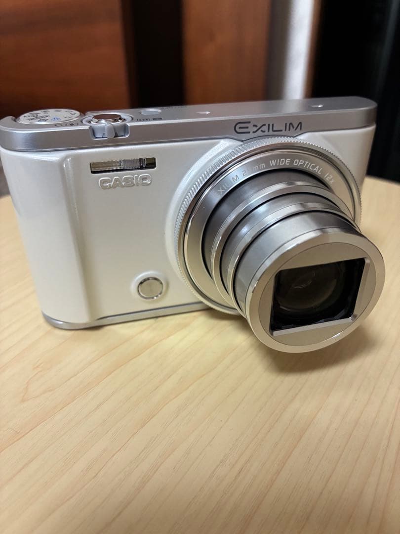 CASIO EXILIM ホワイト コンパクトデジタルカメラ