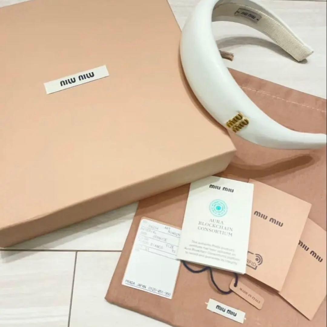 ミュウミュウ ヘッドバンド カチューシャ ホワイト ヘアアクセサリー