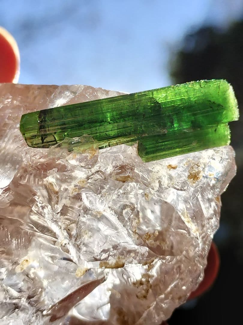 グリーントルマリンオンクォーツ