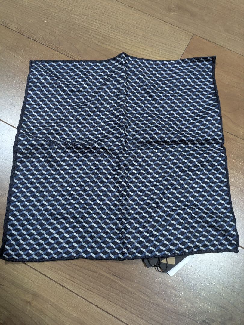 【新品タグ付/定価2.2万円】BOSS シルク100% ポケットチーフ