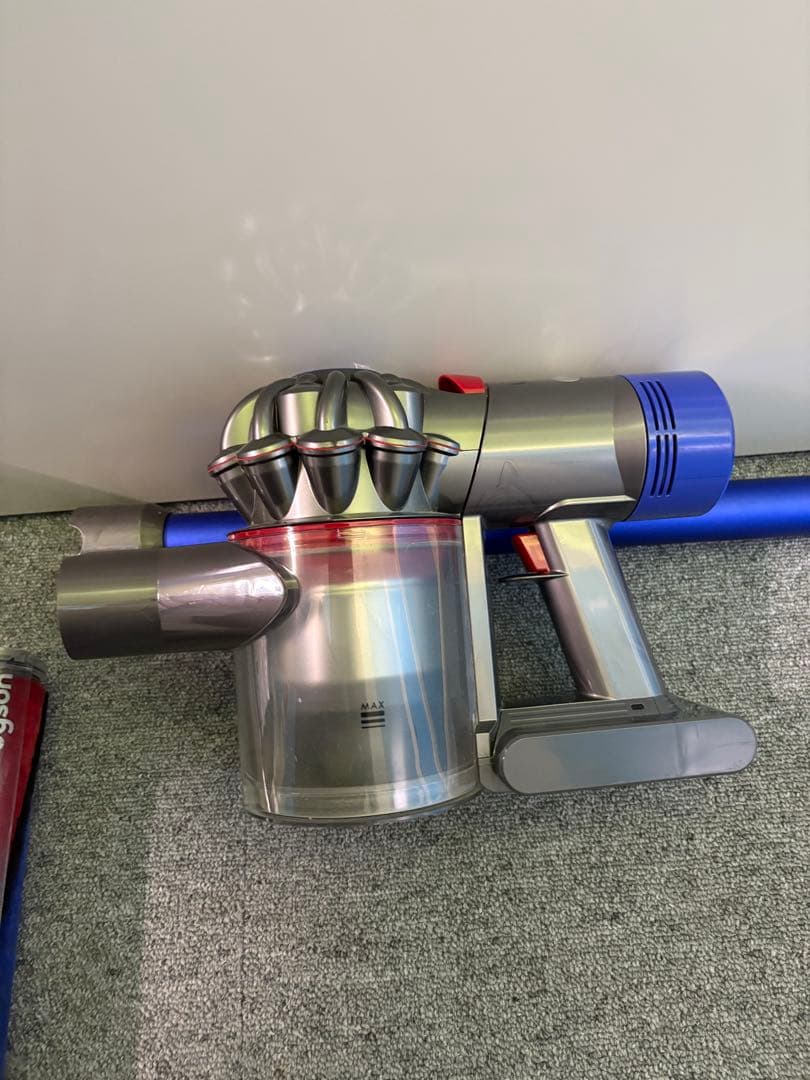 ダイソン 動作確認済Dyson V7 fluffy コードレス掃除機