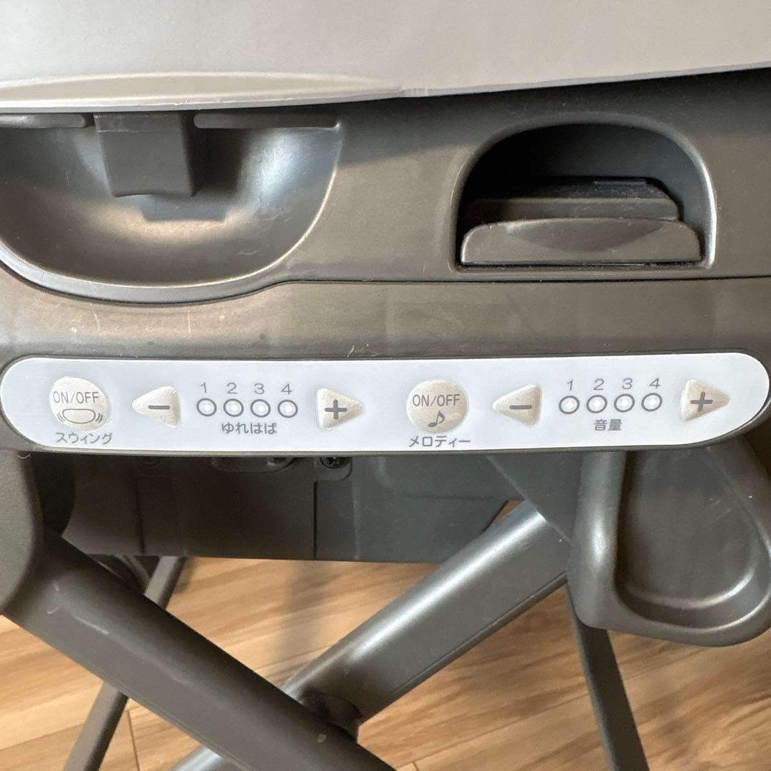 Combi スウィングベッド&チェア ネムリラ AUTO SWING BEDi