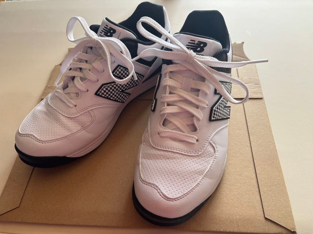 ニューバランス　ゴルフシューズ スパイクレス UGS574M3