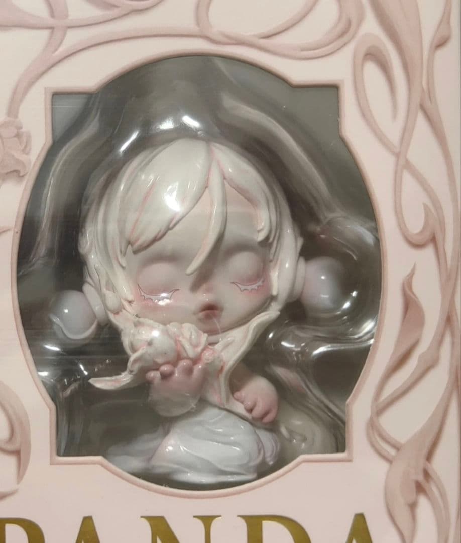 UNIQLO × POP MART SKULLPANDA フィギュア