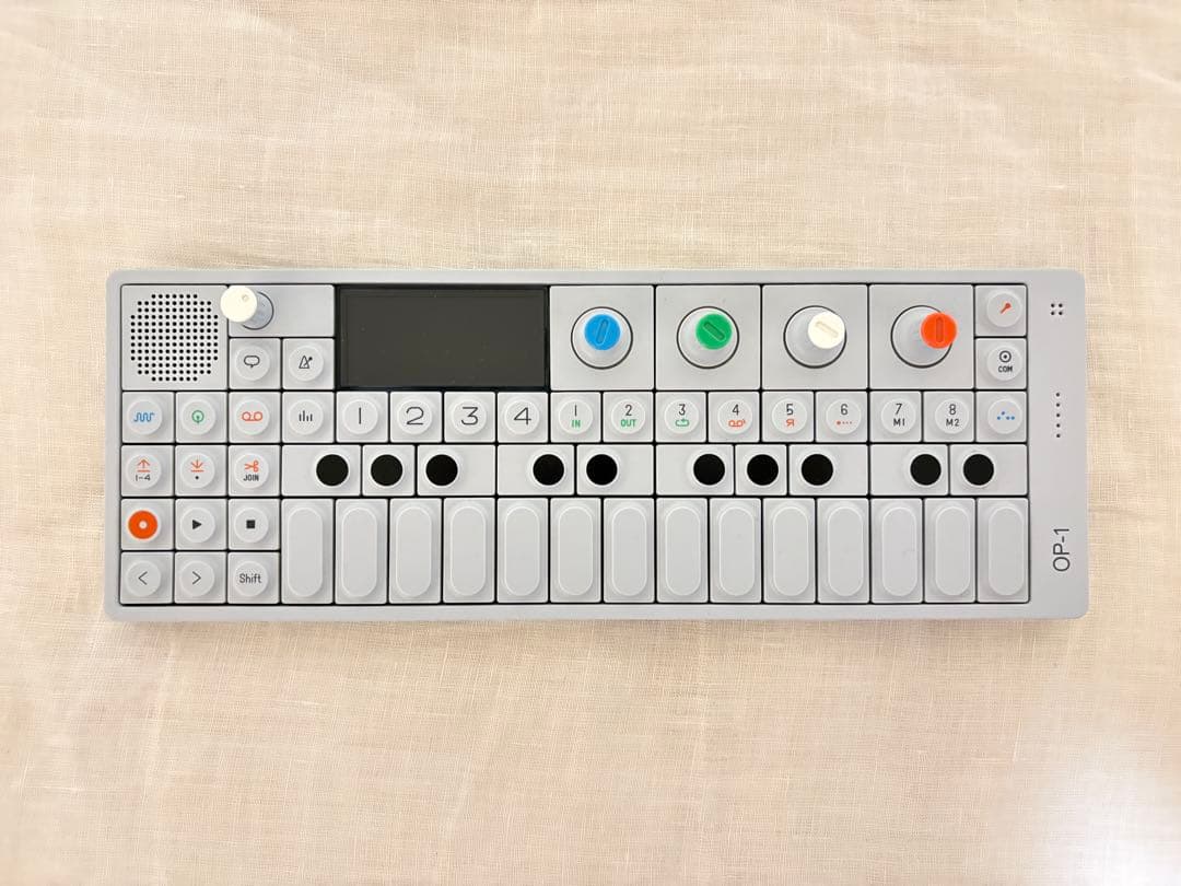 OP-1 シンセサイザー グレー USBケーブル付き