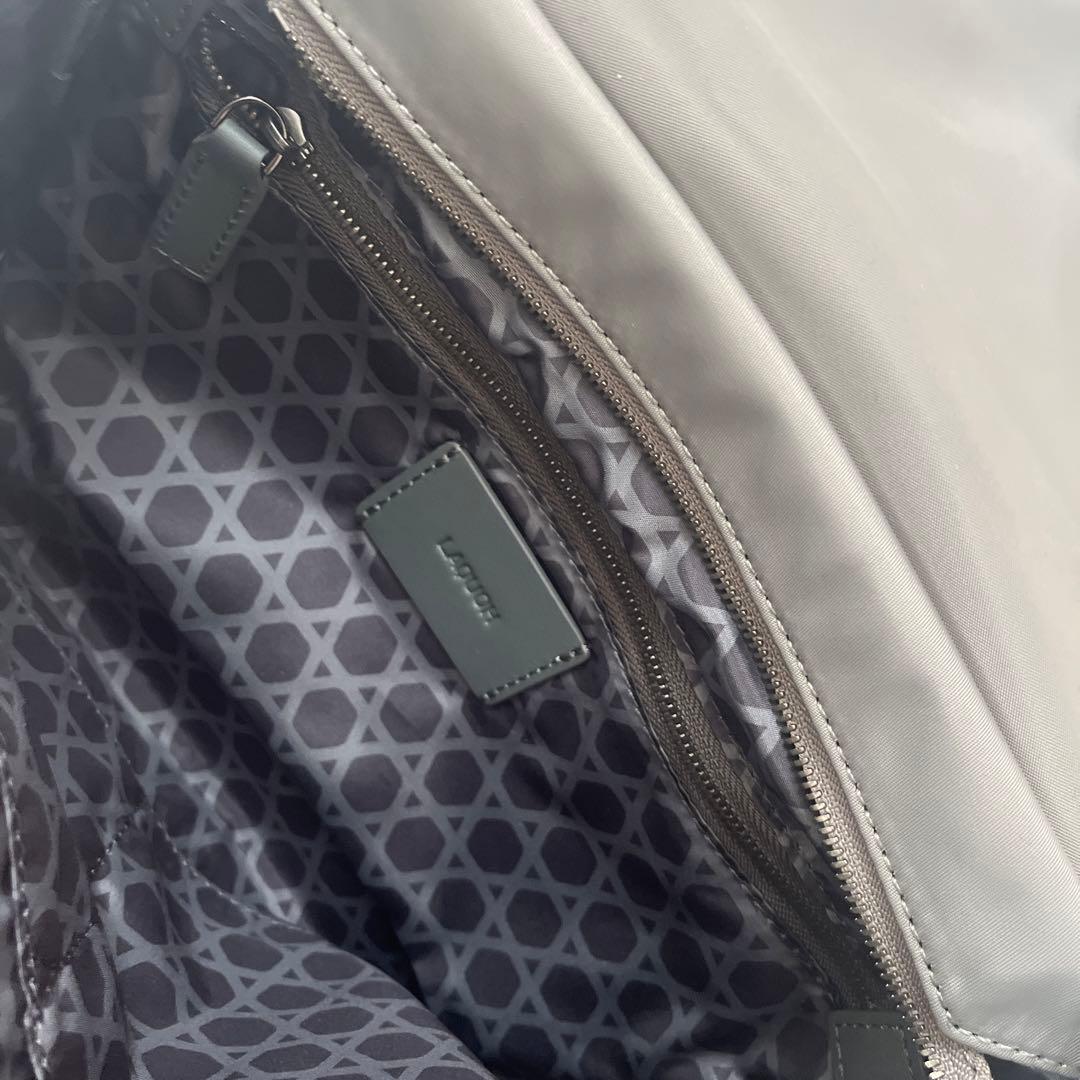 美品LAQUOH UTILITY MINIMAL クロスボディ ショルダーバッグ