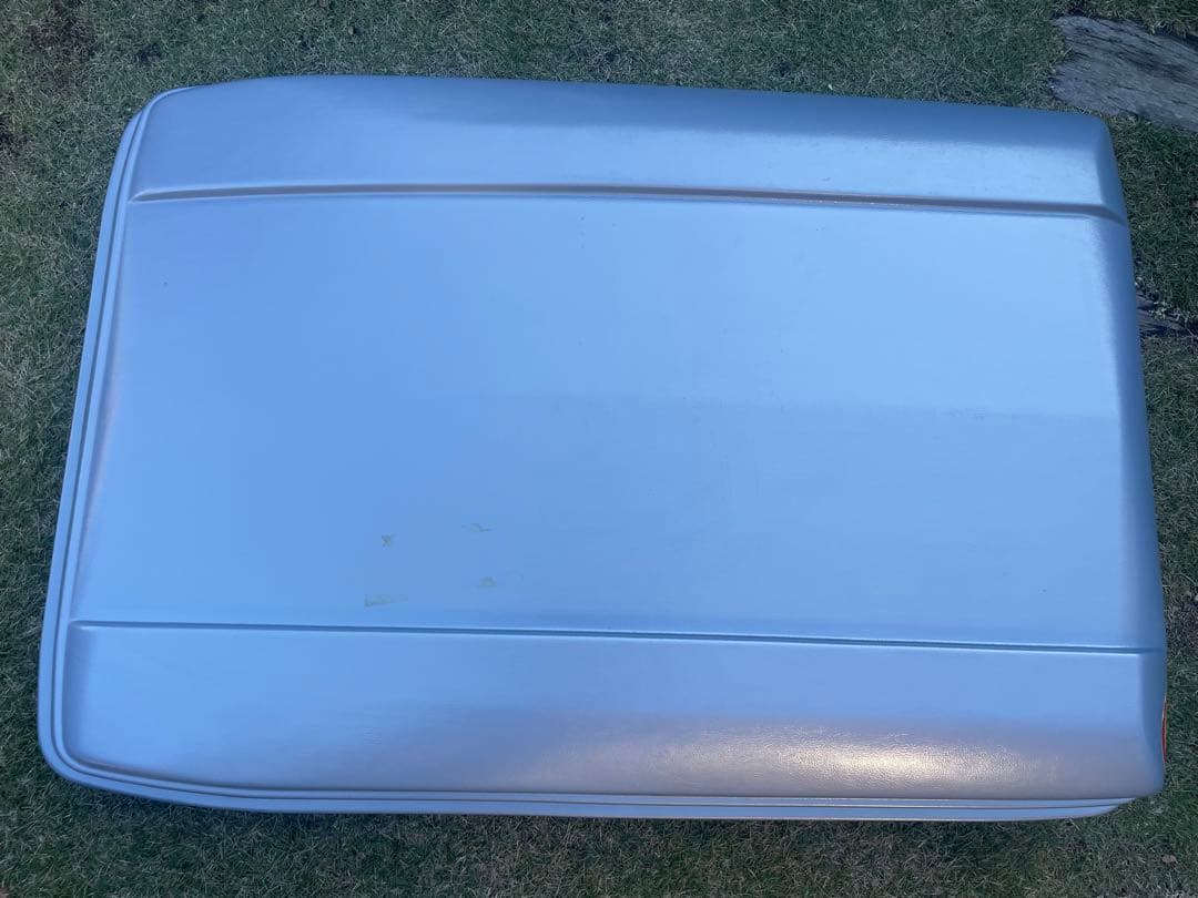 THULE ルーフボックス シルバー　釣り　アウトドア　スノーボード　海