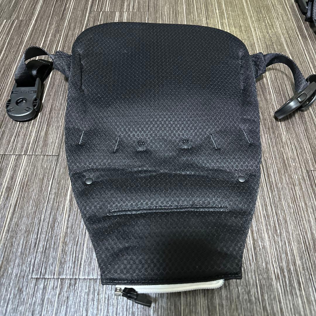 【Airbuggy】美品　ジェットブラック 抱っこ紐 メッシュ素材 説明書付き