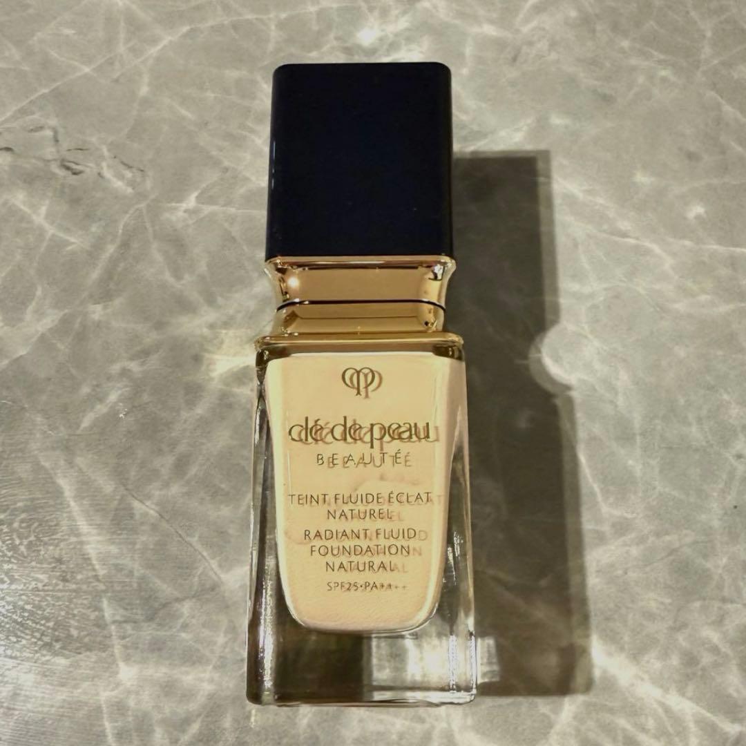 クレドポーボーテ　タンフリュイドエクラ ナチュレル　オークル00