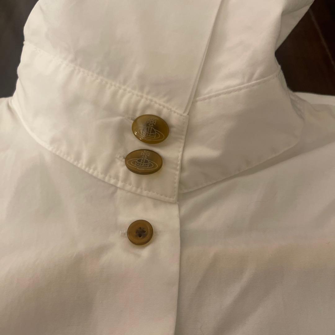 Vivienne westwood ホワイト ボタン付きシャツ 赤ロゴ刺繍