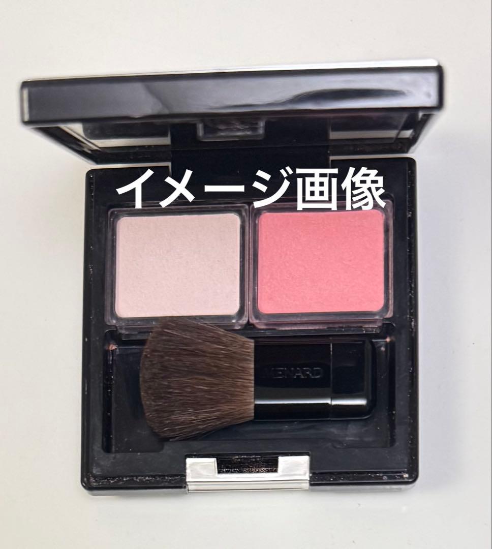 メナード・フェイスカラー48色パレット・コンパクト2種とブラシプレゼント