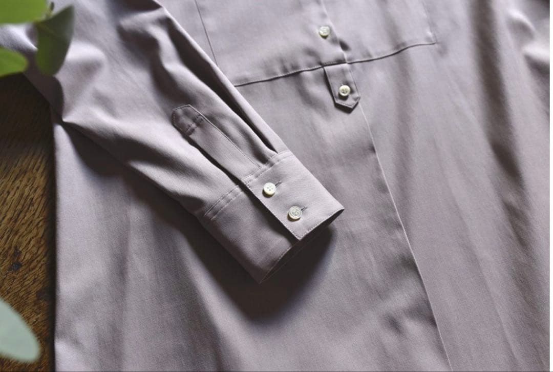 美品/完売　OUR シワになりにくい胸元切り替えロングシャツ