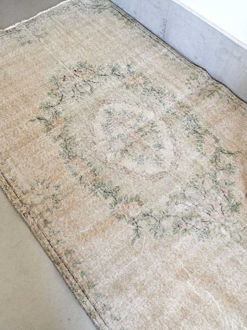 大判/ベージュベース淡いくすみピンクのローズガーデンラグ　No.739