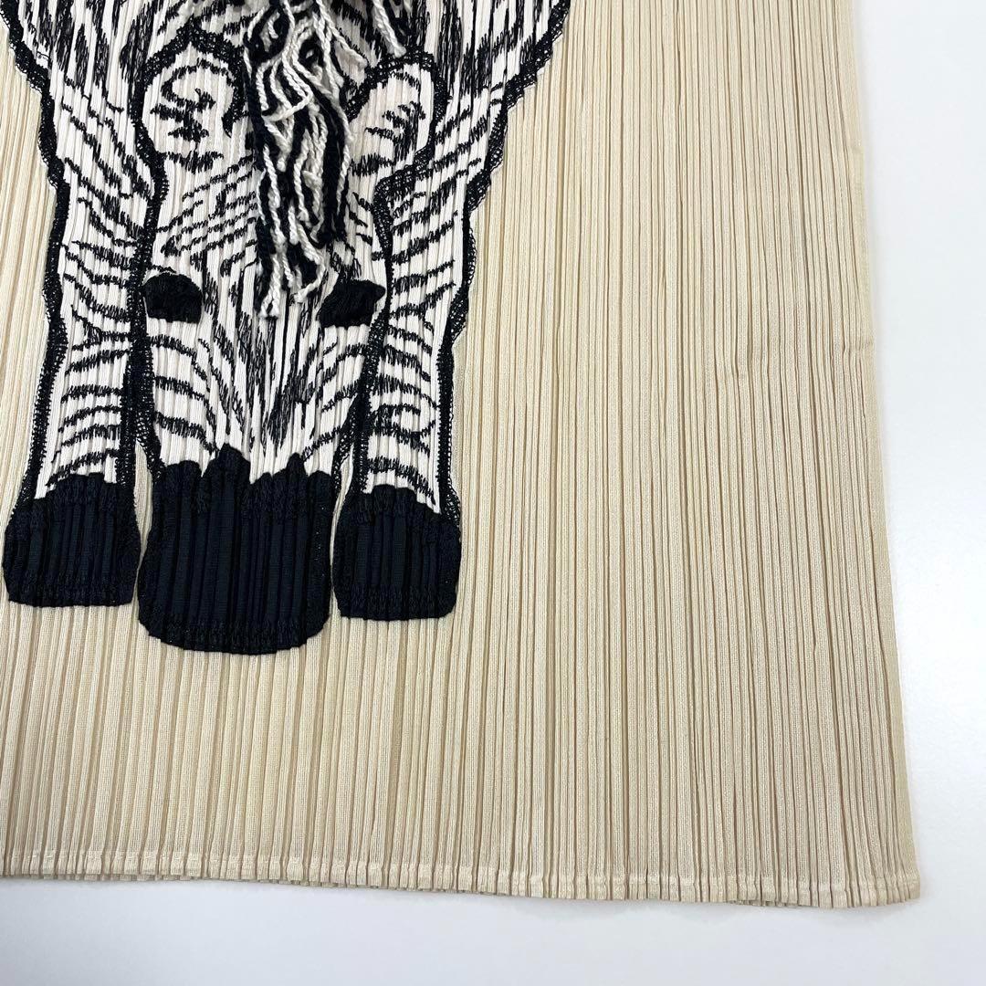 d*9様 プリーツプリーズ イッセイミヤケ 立体 半袖 カットソー ゼブラ アニ