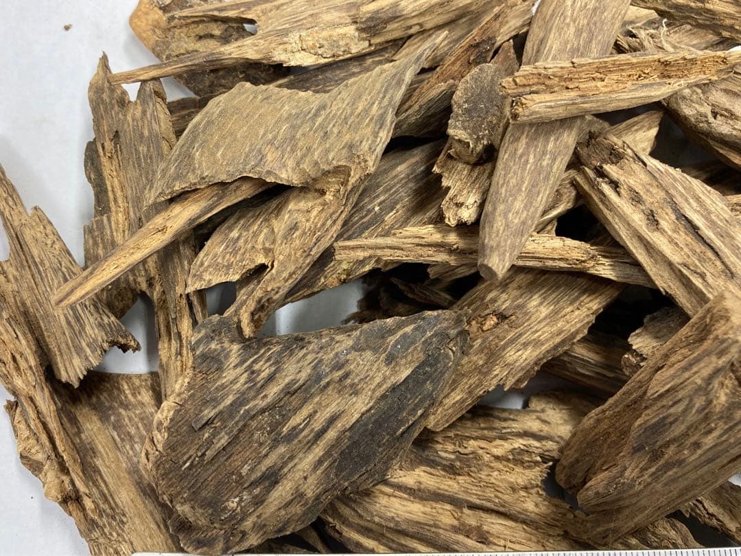 沈香（小片）合計　約100g