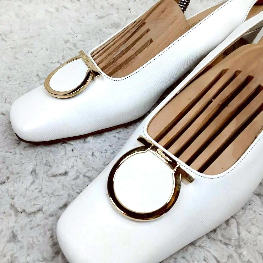 美品 23㎝◎フェラガモ ミュール ホワイト 白 ガンチーニ金具付き