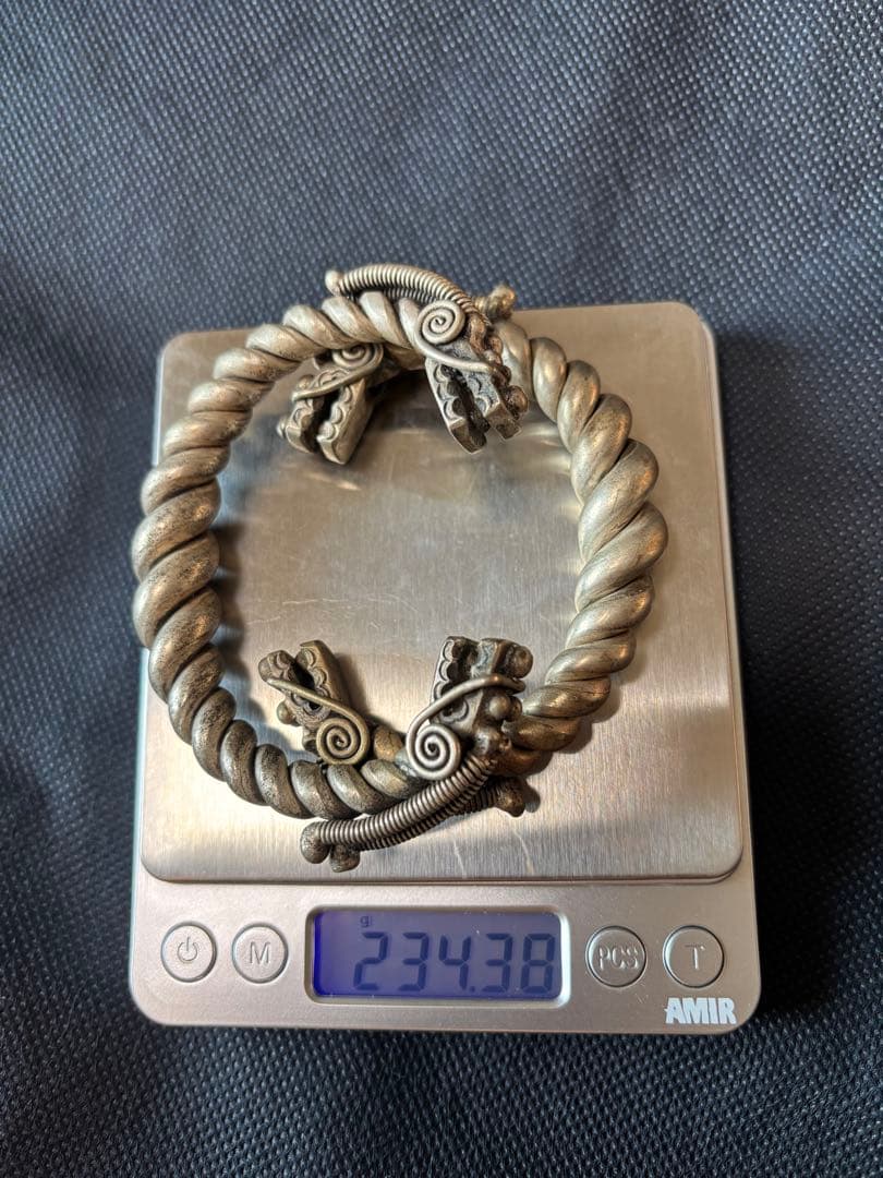 中国古美術品　銀の腕輪　バングル　龍文彫刻　234g