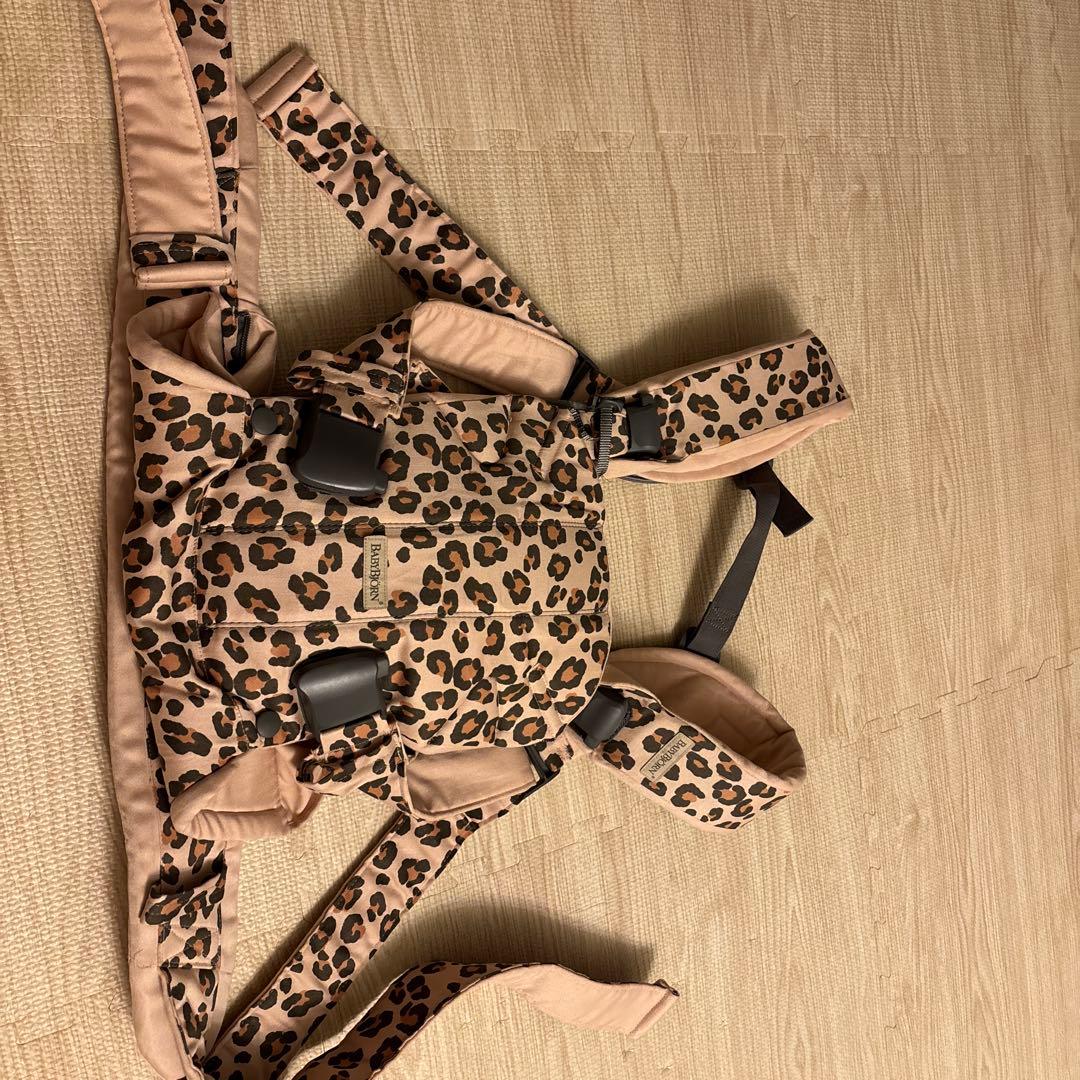 限定カラー、BABYBJÖRN ヒョウ柄 抱っこ紐