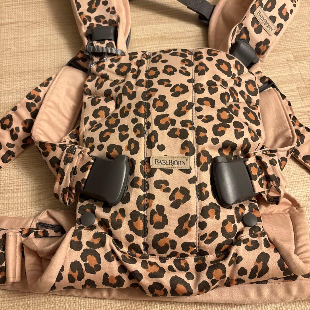 限定カラー、BABYBJÖRN ヒョウ柄 抱っこ紐