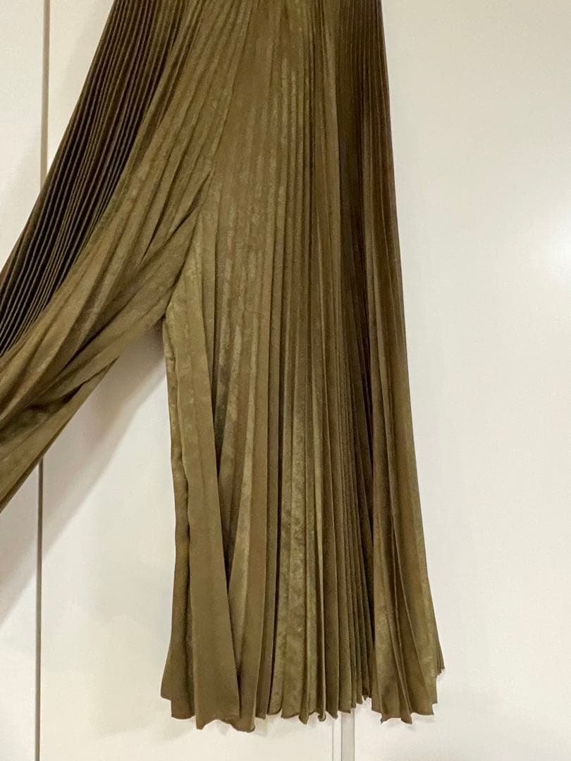 美品⭐︎Priority　美シルエット　プリーツガウチョパンツ カーキ