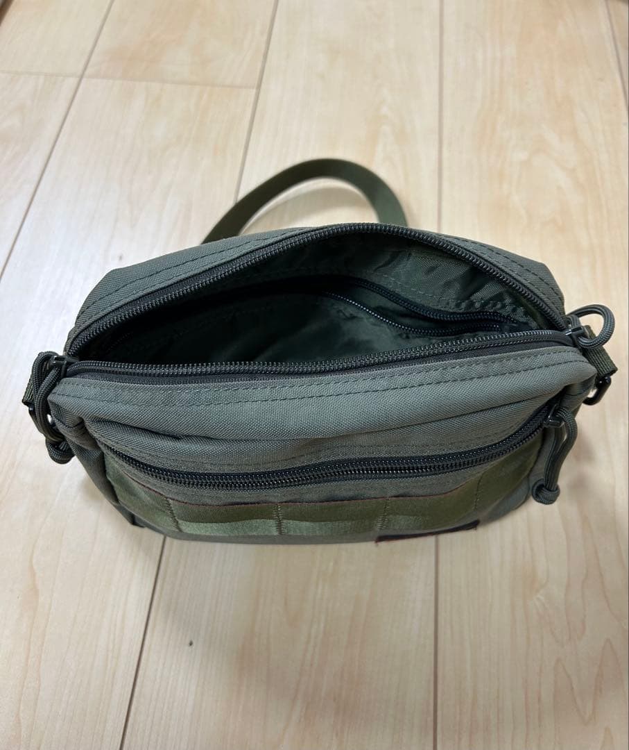 BRIEFING ショルダーバッグ オリーブ