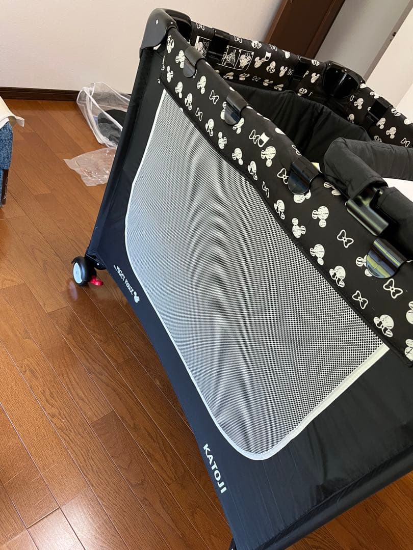 ベビーベッド ミッキーマウス柄　お布団とセット