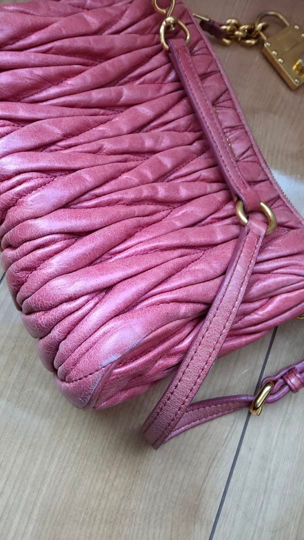 ミュウミュウ マテラッセ　マトラッセ　ミニバッグ　MIUMIU　ピンク