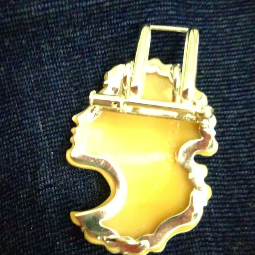 小春日和様　　k18WG　シェルカメオブローチ＆　パルラーティ　ダイヤ付