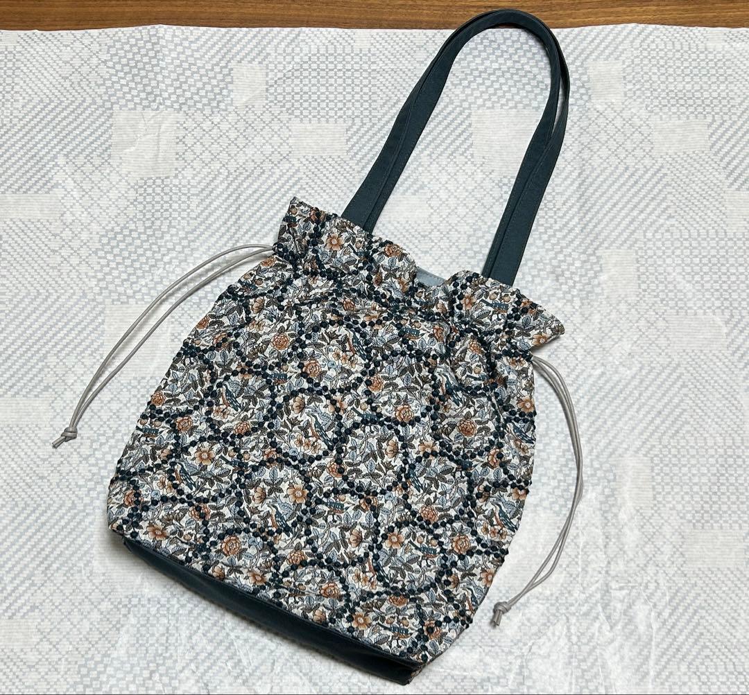 やっちゃん 様 strawberryThief