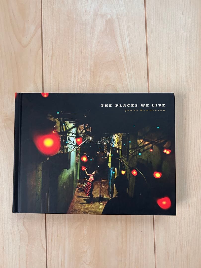 【希少】The places we live / Jonas Bendiksen