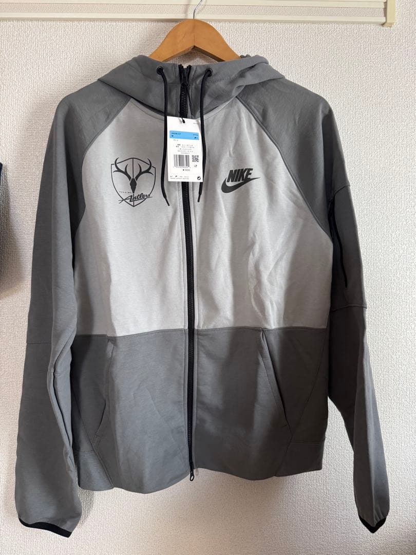 鹿島アントラーズ　限定モデル　パーカー　M 新品