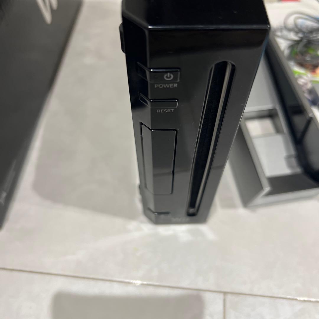 wii 本体　ソフト2つ　コントローラー3つ