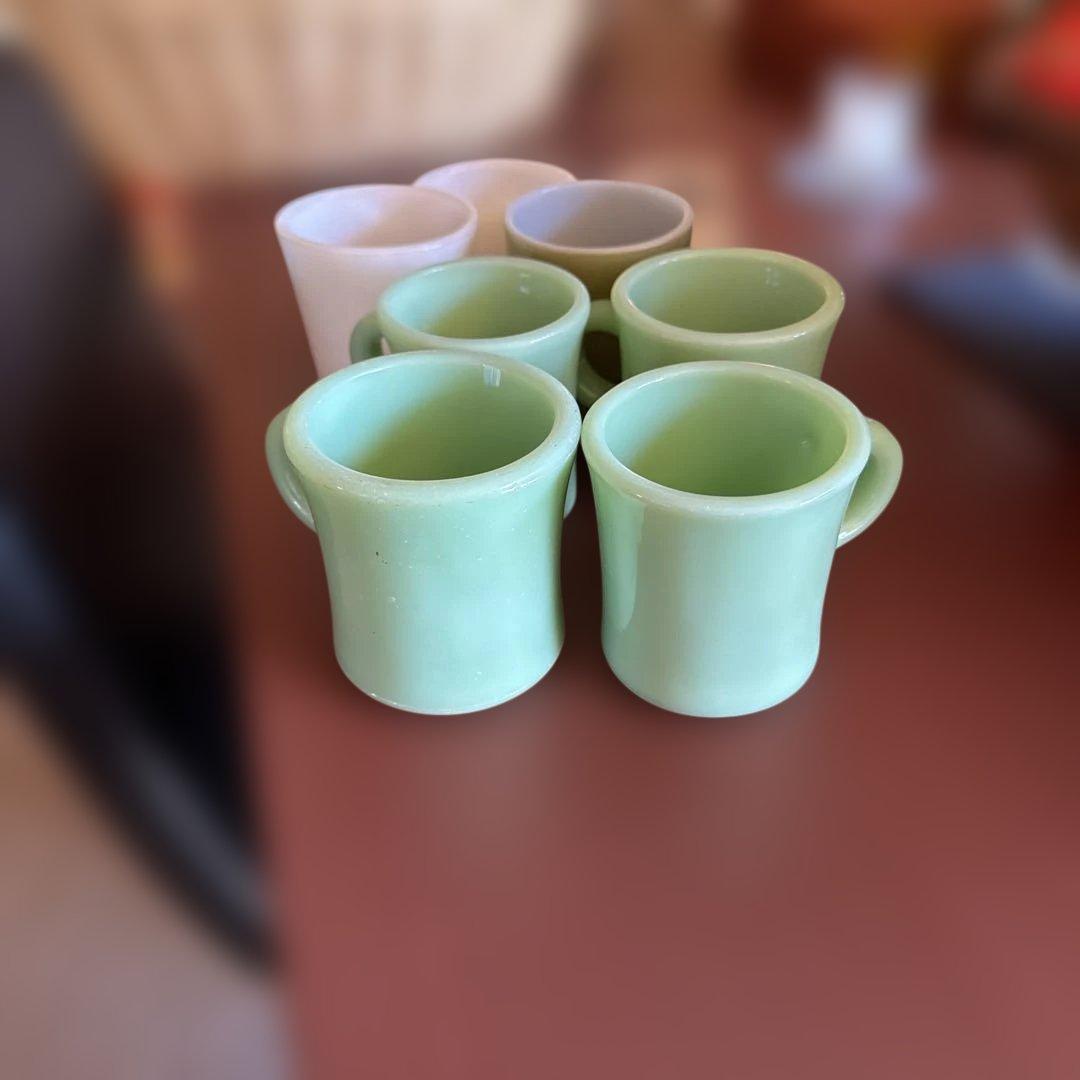 ファイヤーキングの代表的なカラー翡翠色（ジェダイ）ミルク￼ホワイトのマグカップ