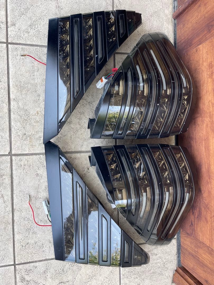 ウ*ー様 ヴェルファイア20、アルファード20　テールランプバレンティー