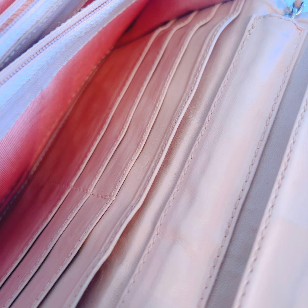 CHANEL ベージュ エナメル クラッチバッグ