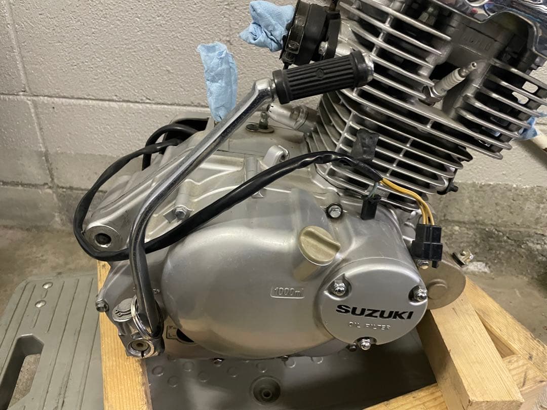 SUZUKI gn125 2F エンジン　純正