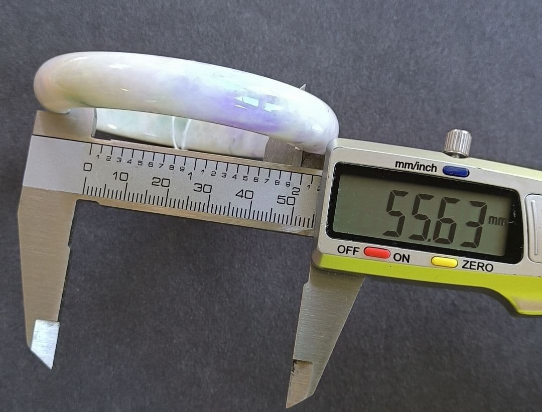 あかおかずき【日本鑑別書付】ラベンダー翡翠のバングル（内径55～56ミリ）