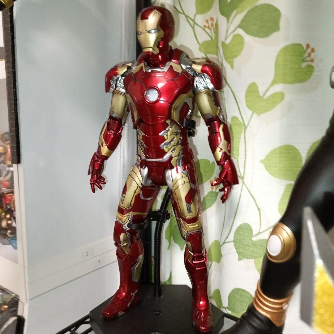 S*e様 ホットトイズ (Hot Toys) アイアンマン・マーク４３