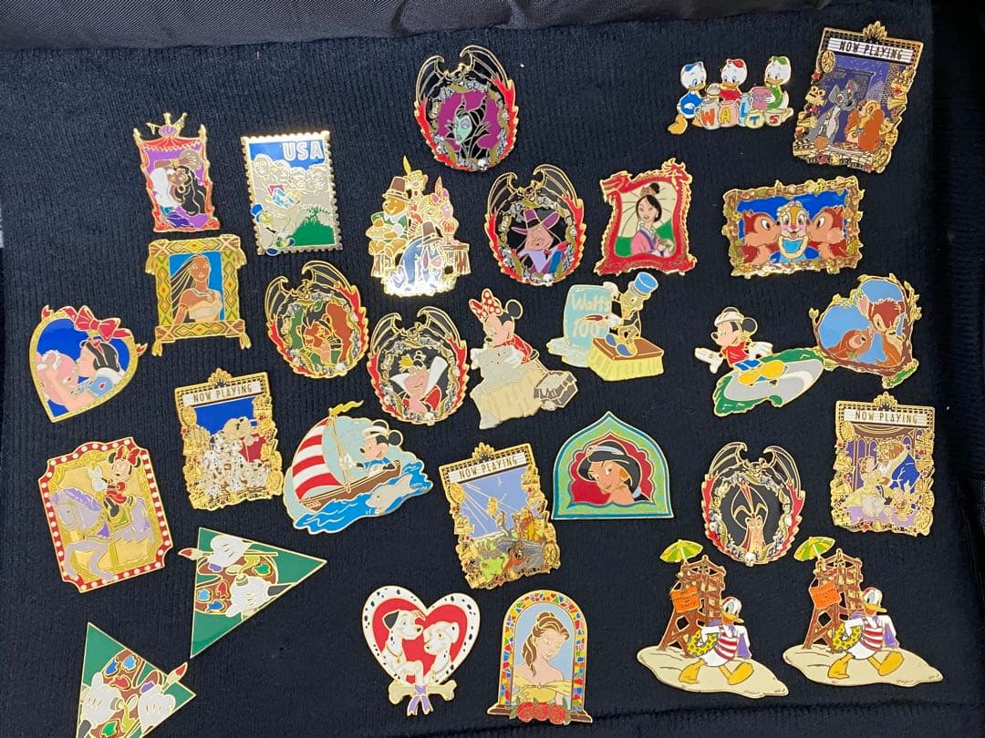 3-2704 ウォルトディズニー生誕100年　ピンバッジ・缶バッジ等グッズまとめ