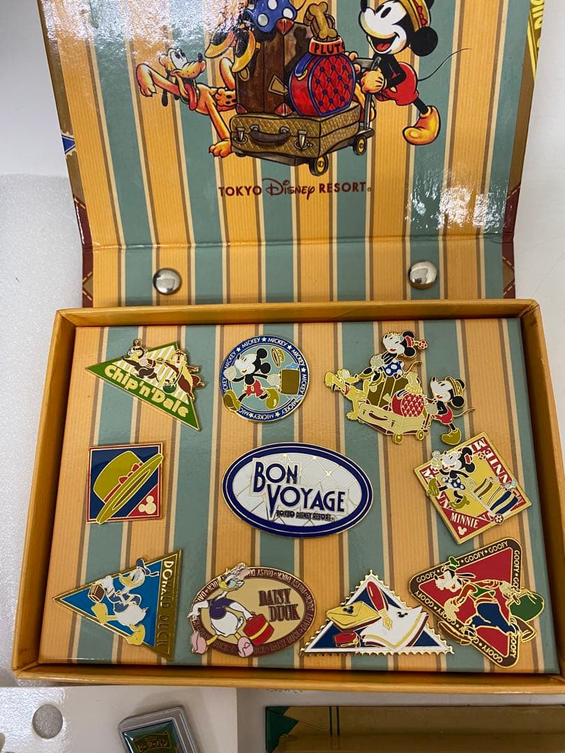 3-2704 ウォルトディズニー生誕100年　ピンバッジ・缶バッジ等グッズまとめ