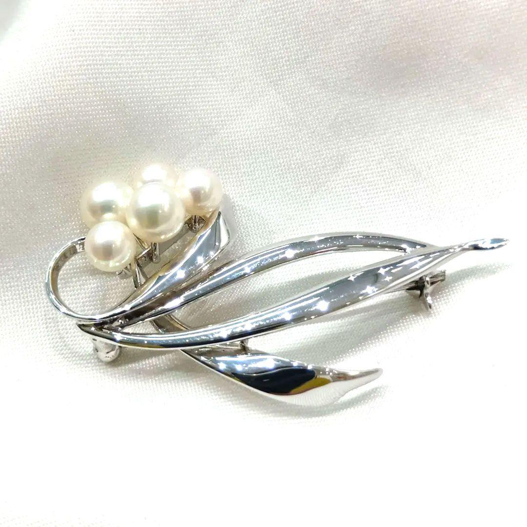 ⭐️MIKIMOTO⭐️小ぶり Silver ベビーパール デザインブローチ