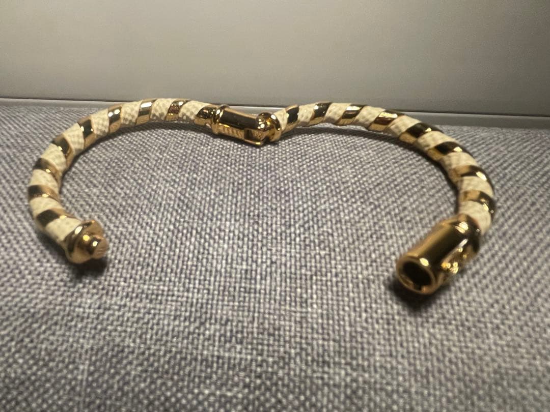 ロエベLOEWE ビンテージ バングル 革巻き 金 ゴールド 白　ホワイト