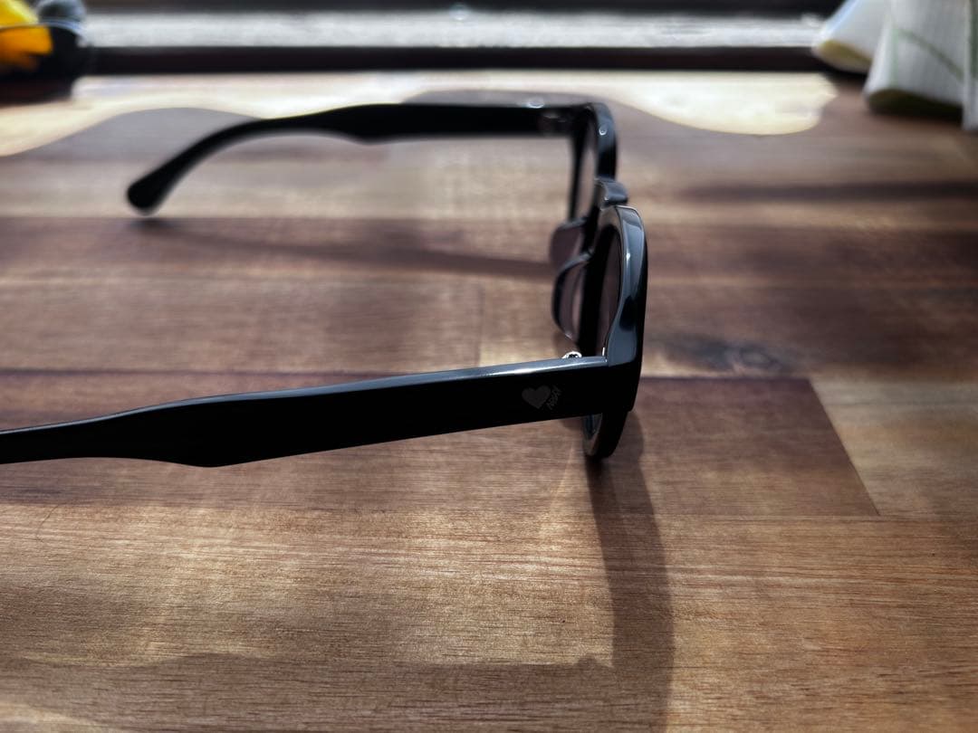 カオヨリナカミhigh gradeサングラス ケース付き