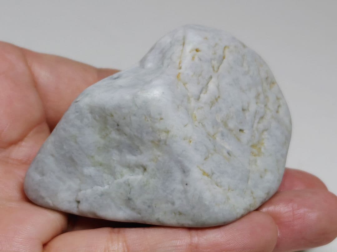 ヨシオ 189g 翡翠 ヒスイ 原石 鑑賞石 自然石 誕生石 鉱物 鉱石 水石