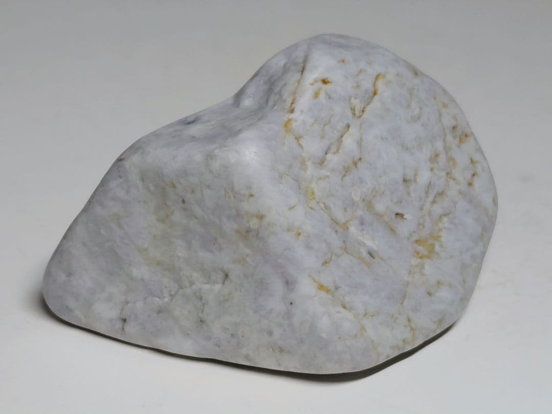 ヨシオ 189g 翡翠 ヒスイ 原石 鑑賞石 自然石 誕生石 鉱物 鉱石 水石