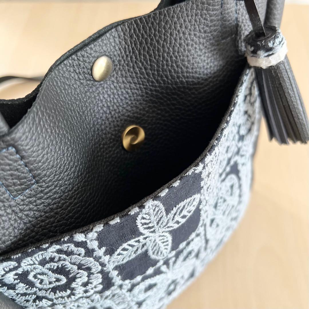 トート型本革ショルダーバッグ forest tile RB601-271