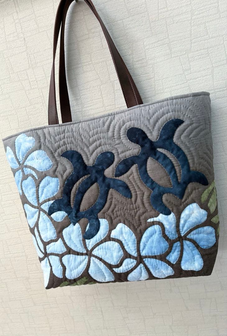 ハワイアンキルトトートバッグ　　　　　　　　プルメリア&ホヌ　　A4横◎